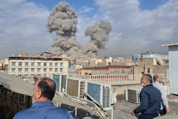 Взрывы в Тегеране: три мощных удара и отключение связи