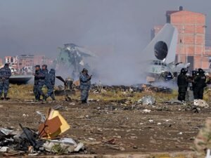 Bolivia’s Police Operation to Recover Lost Banknotes After Plane Crash