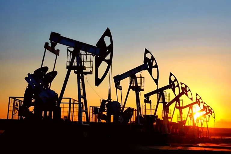 עליית מחירי הנפט האזרי: שיאים חדשים ותחזיות