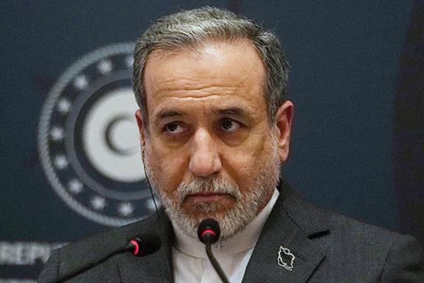 איראן מוכנה להדוף פלישה אפשרית, טוען שר החוץ