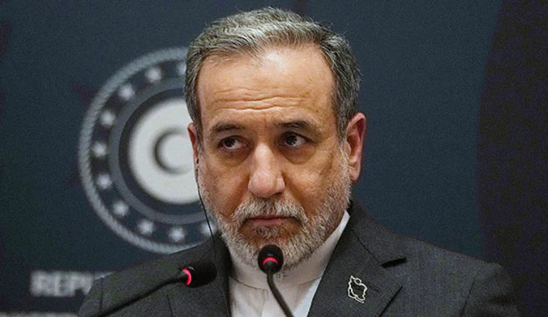 איראן מוכנה להדוף פלישה אפשרית, טוען שר החוץ