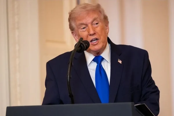 טראמפ מאיים על חברי הקונגרס על הצבעה נגד הצעת החוק שלו