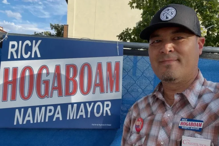 מוות טראגי של ראש העיר נמפה במהלך נאום ציבורי