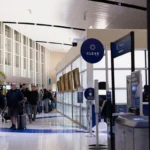 כאוס בשדות התעופה בארה"ב: עיכובי טיסות ותורים ארוכים