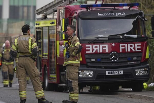 הצsonת רכבים של שירות יהודי בלונדון: התקפה אנטישמית אפשרית