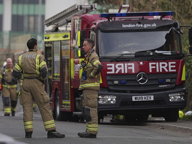 הצsonת רכבים של שירות יהודי בלונדון: התקפה אנטישמית אפשרית