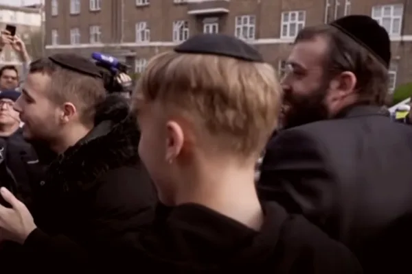 סכסוך בגולדרס גרין: צוות Al Jazeera והקהילה היהודית המקומית