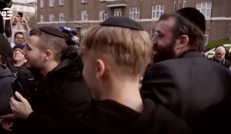 סכסוך בגולדרס גרין: צוות Al Jazeera והקהילה היהודית המקומית