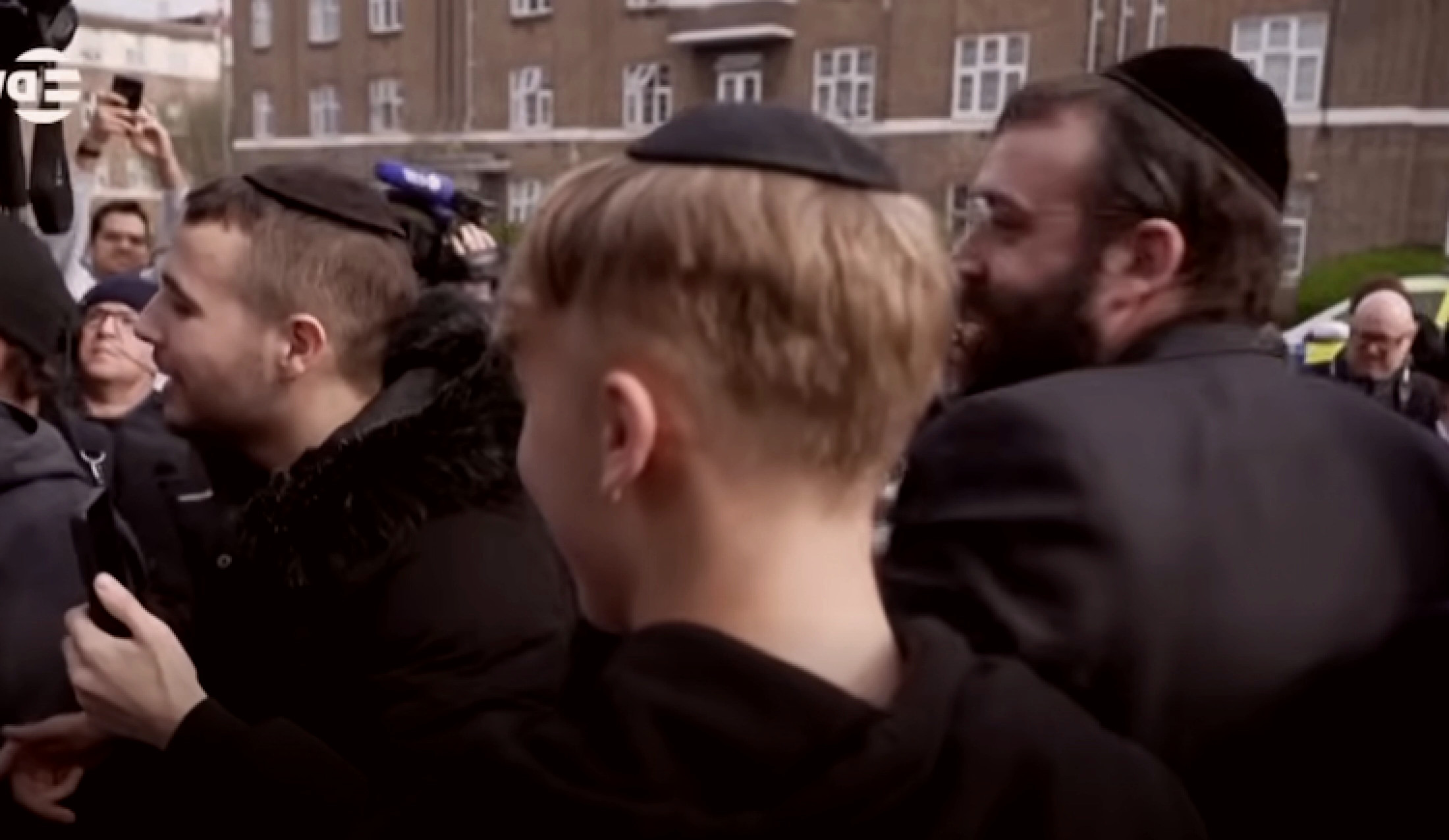 סכסוך בגולדרס גרין: צוות Al Jazeera והקהילה היהודית המקומית